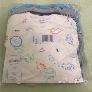 Carter’s 4 pack / long sleeve onesies